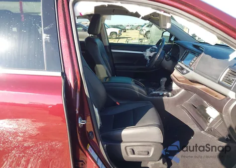 2018 Toyota Highlander Xle z USA, uszkodzony, nr VIN 5TDJZRFH9JS809846